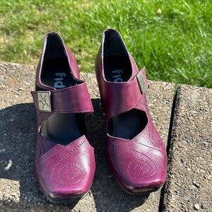 Elegant Purple Heels with Swirl Design